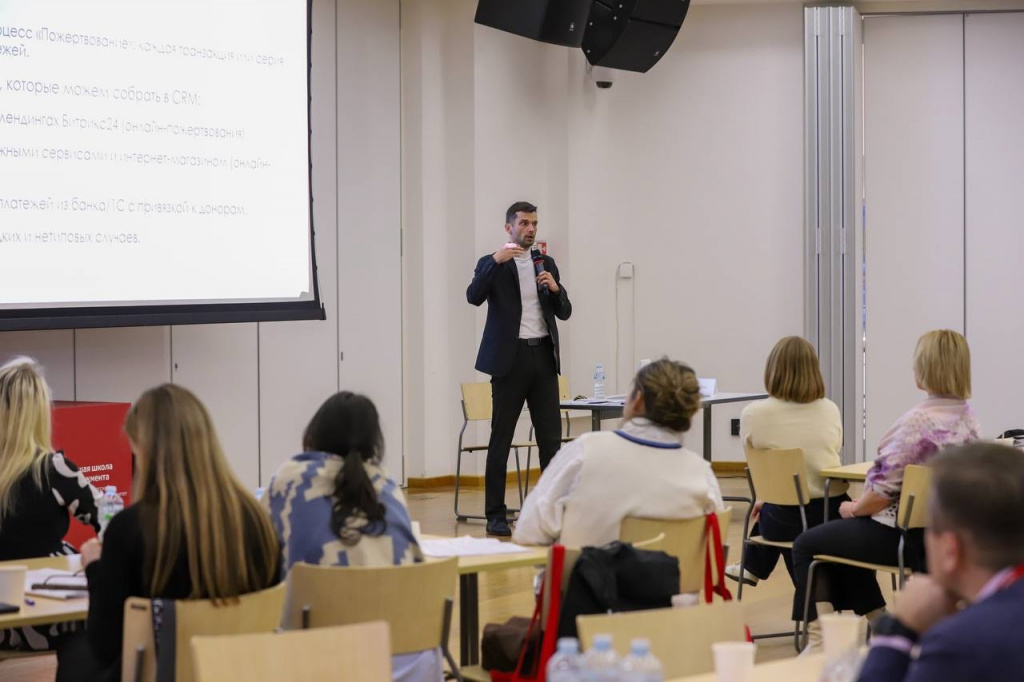 Иван Шум Соль выступает на программе Фонда Потанина